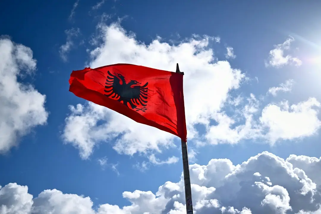 Albania pedepsește protestele: Amenzi usturătoare pentru cei care ies în stradă