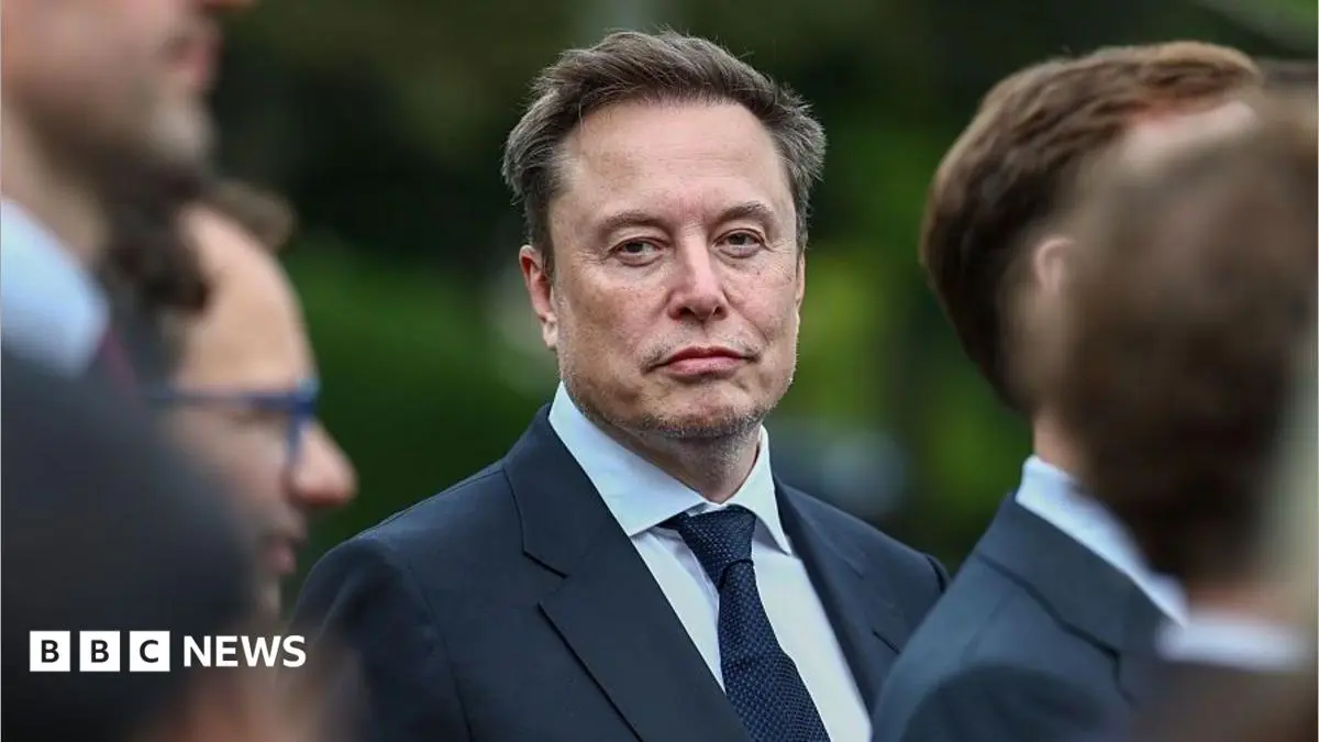 Elon Musk vrea să unească Tesla și SpaceX într-o singură entitate