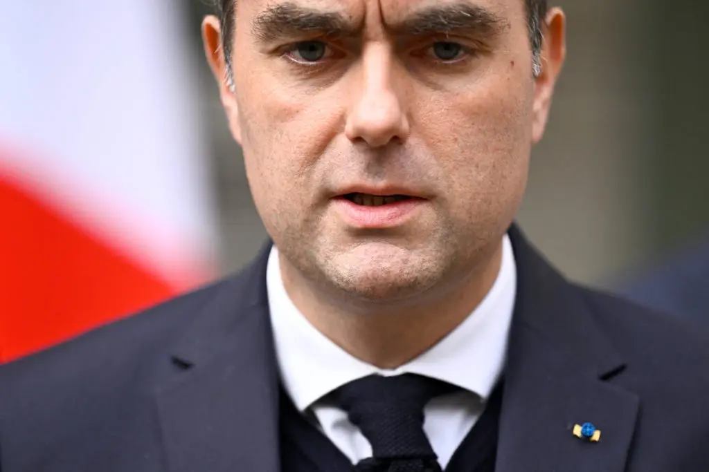 Autoritățile franceze propun curfews locale pentru a stopa tulburările urbane