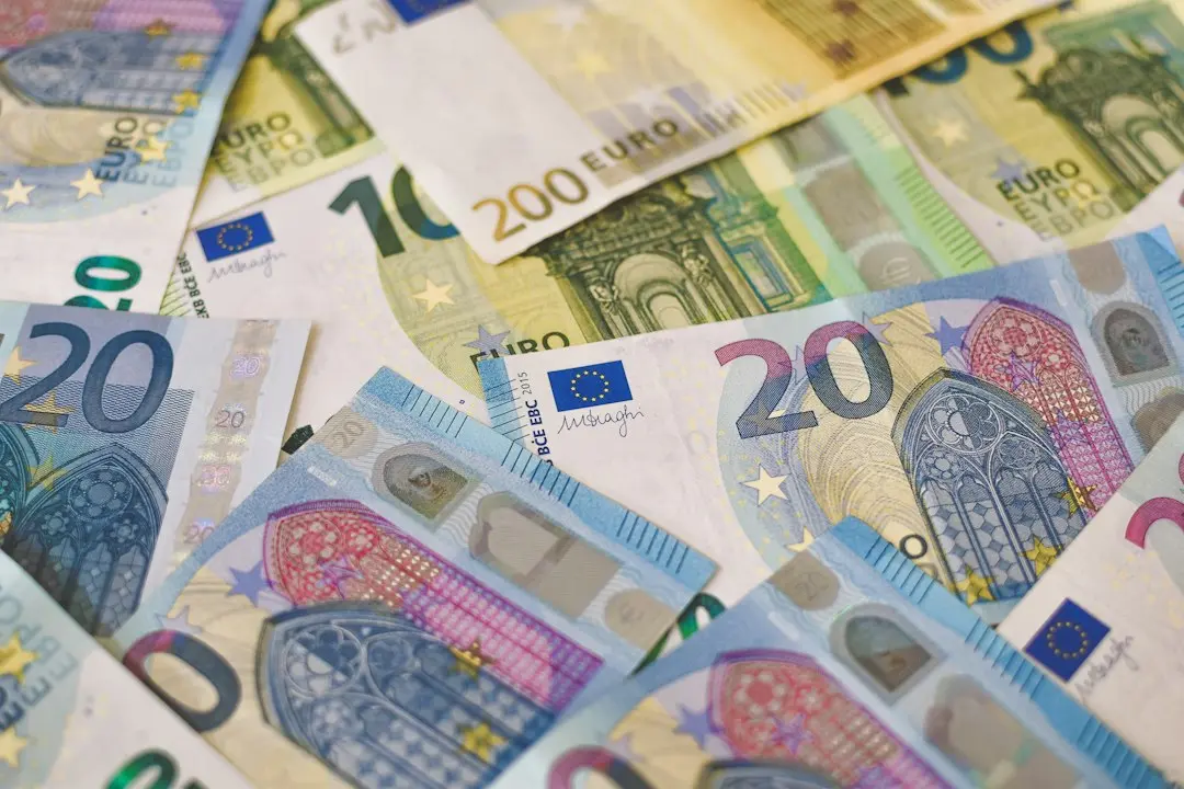 Economia Franței se întoarce în recesiune din cauza costurilor uriașe!