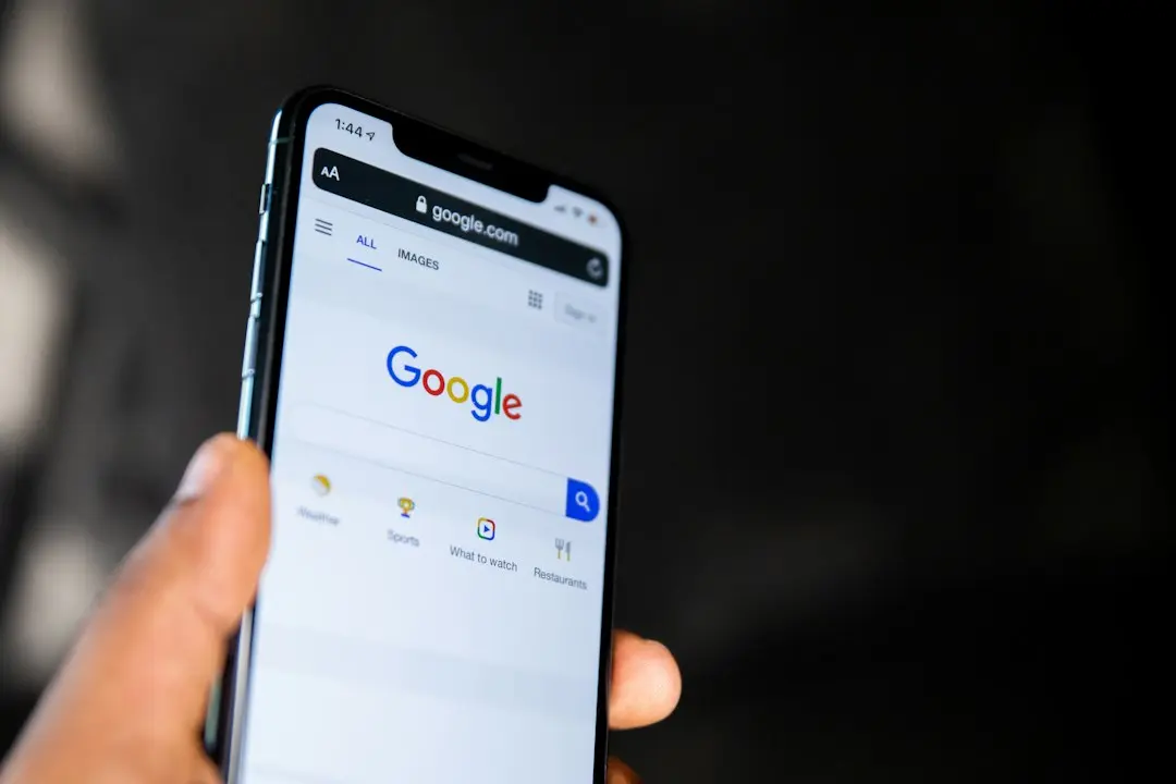 Întreruperea serviciilor Google Cloud din Londra afectează bănci, instituții și spitale în Marea Britanie