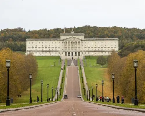 Refuzul Labouriștilor de a candida în Irlanda de Nord: critică aspră pentru deficitul democratic