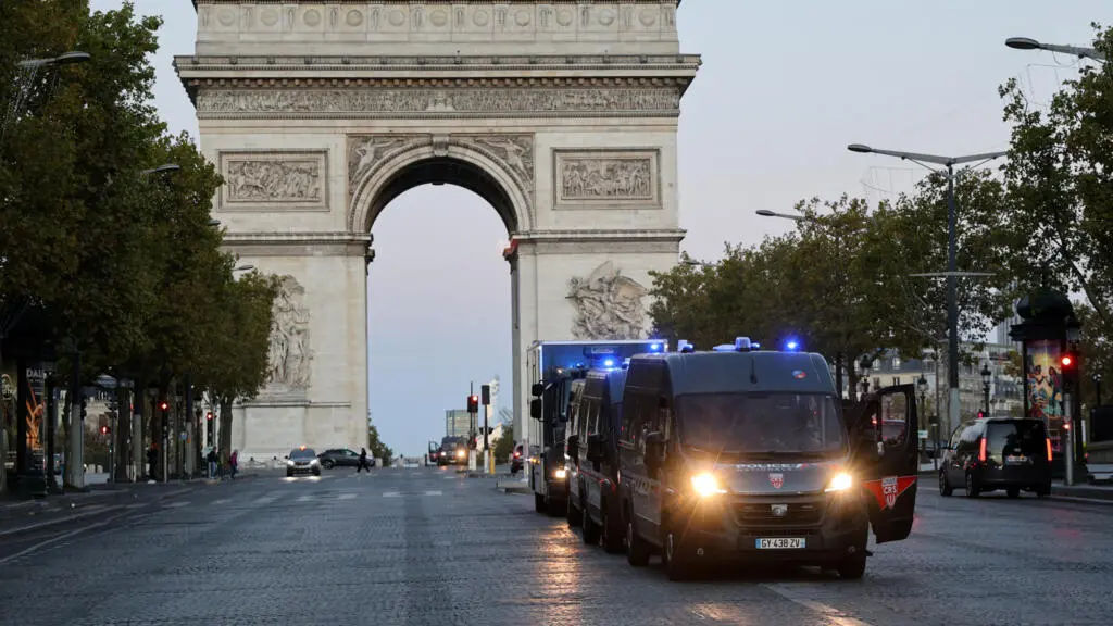 Proteste masive în Franța: Studenții și „Vestele Galbene” au ieșit în stradă