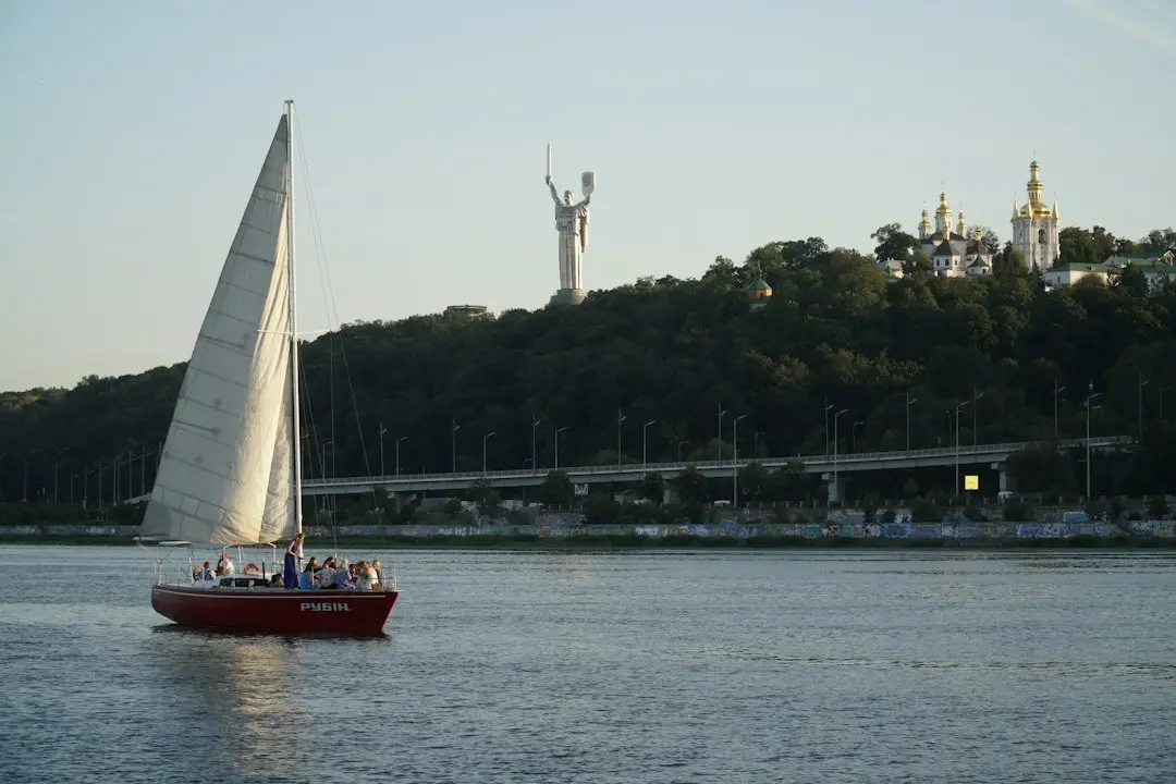 Kiev și Moscova, sub tirul dronelor: Pacea, din nou în umbra bombardamentelor