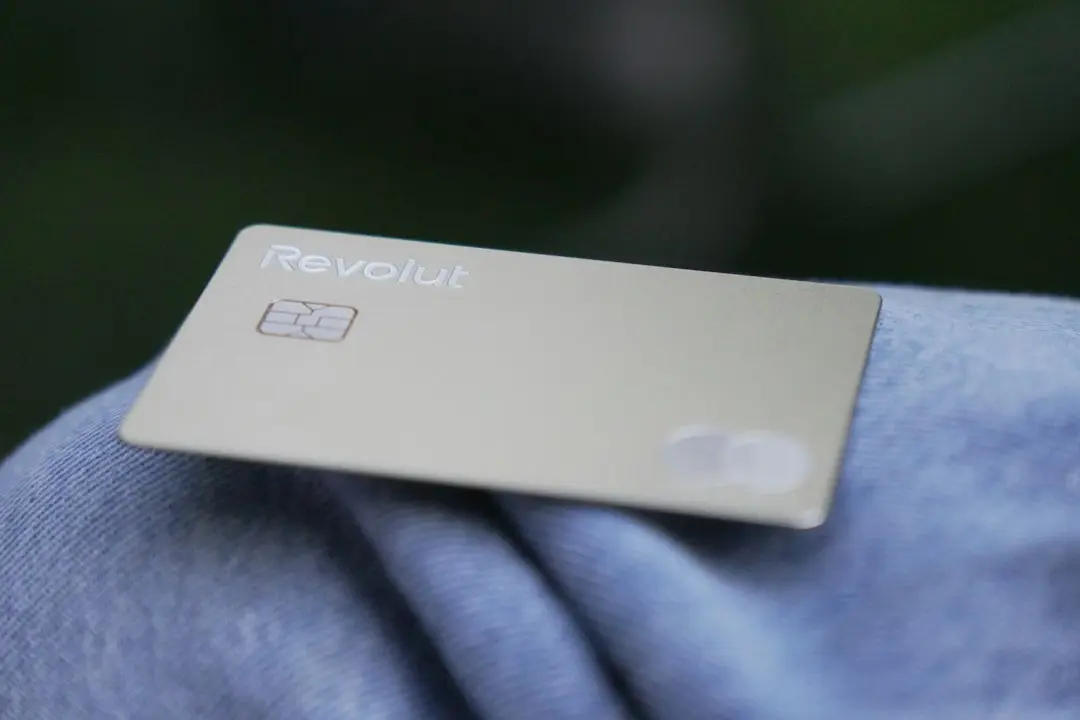 Revolut deschide porțile investițiilor în companii tech private pentru micii investitori
