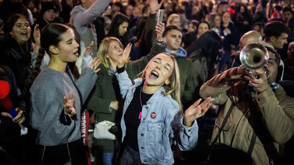 Adunările studențice înving Partida lui Vučić: victorie de șoc în alegerile din Serbia