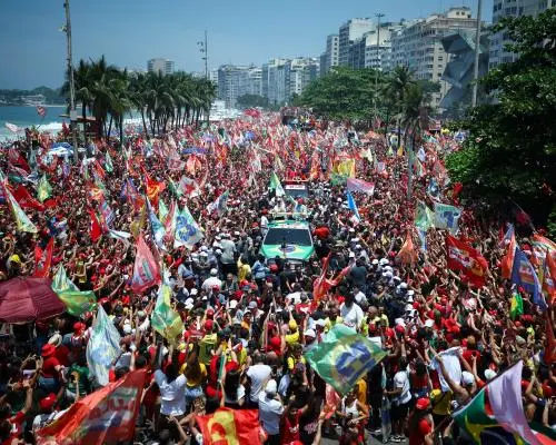 Copacabana plină: Lula caută o revenire istorică împotriva lui Flávio Bolsonaro